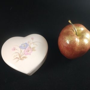🦚Heart shaped ceramic trinket box w/ floral theme